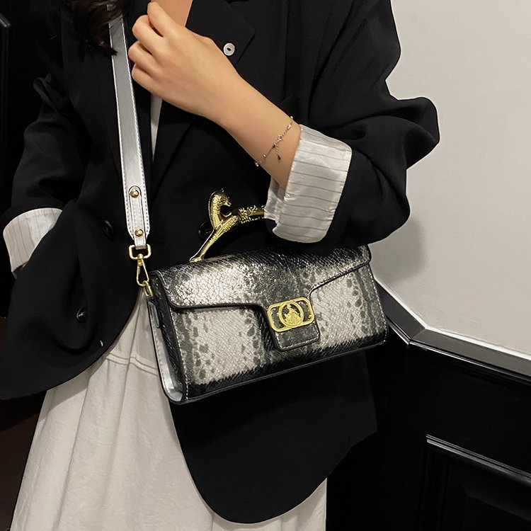 Minimalist Chic Leather Diaper - Luxury Bags Logo ulasan dan harga